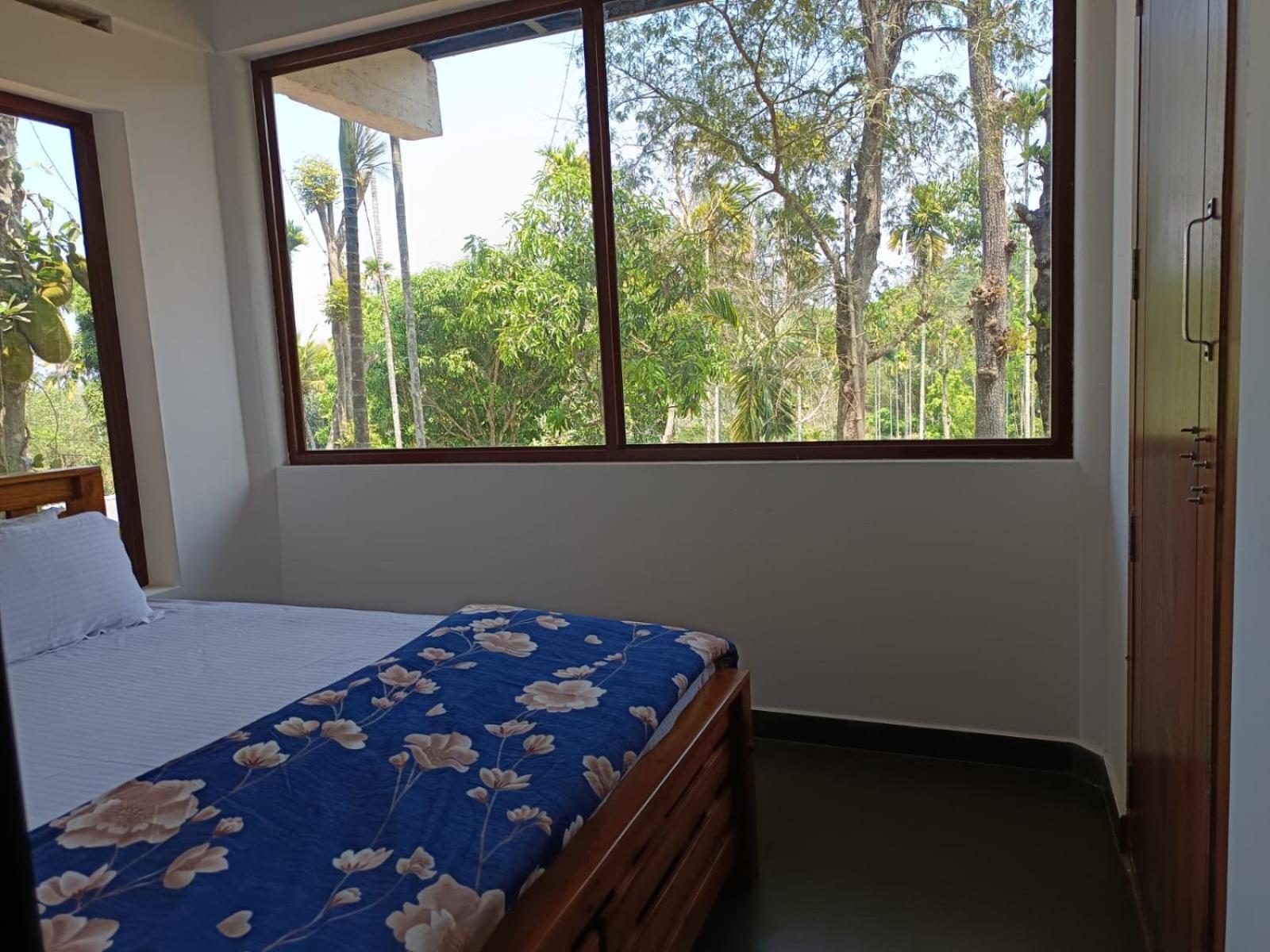 Kuruva Shoreline Wayanad Villa *